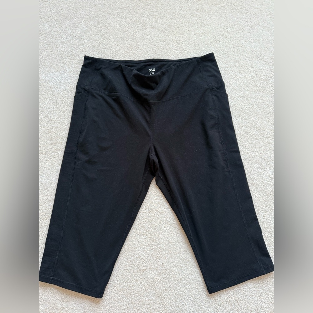 DSG women’s capri oants. Size 2XL! Worn a few times still look new!